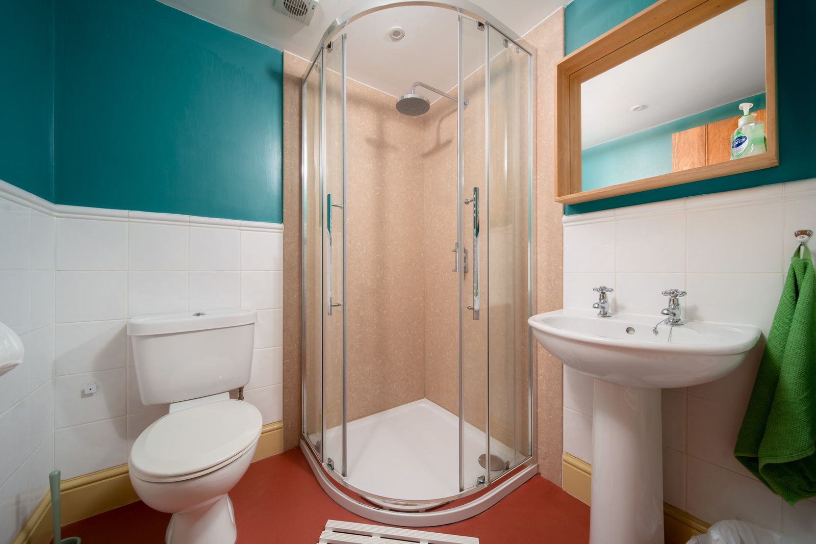 Family bedroom 2 ensuite shower room