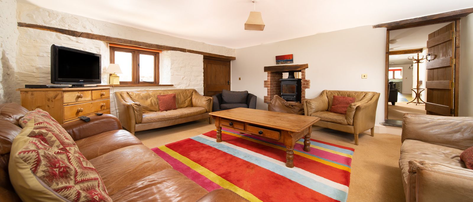 Spacious lounge area for large groups of guests